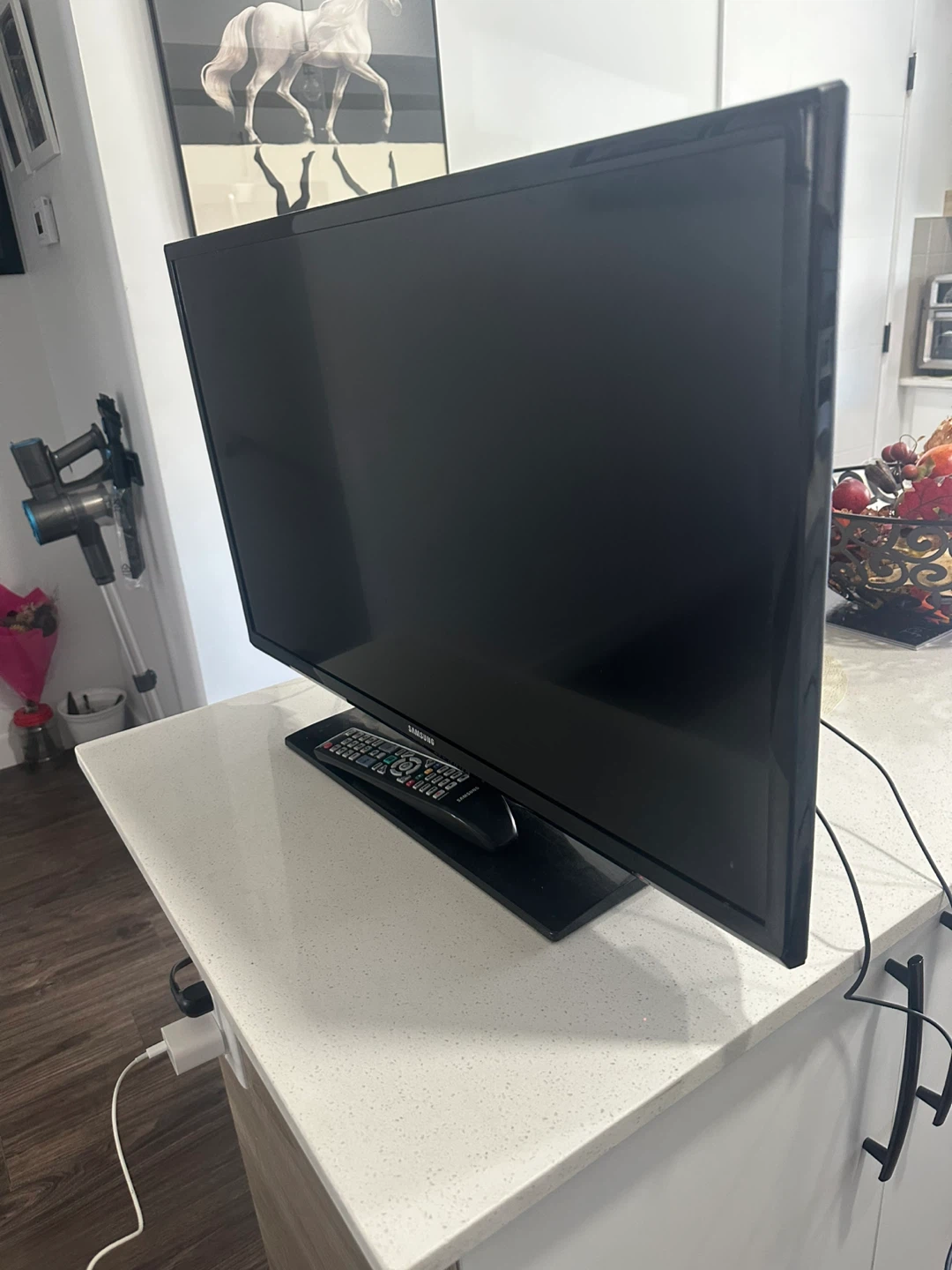 32” Samsung TV | Non smart | Excellent Condition - photo 5