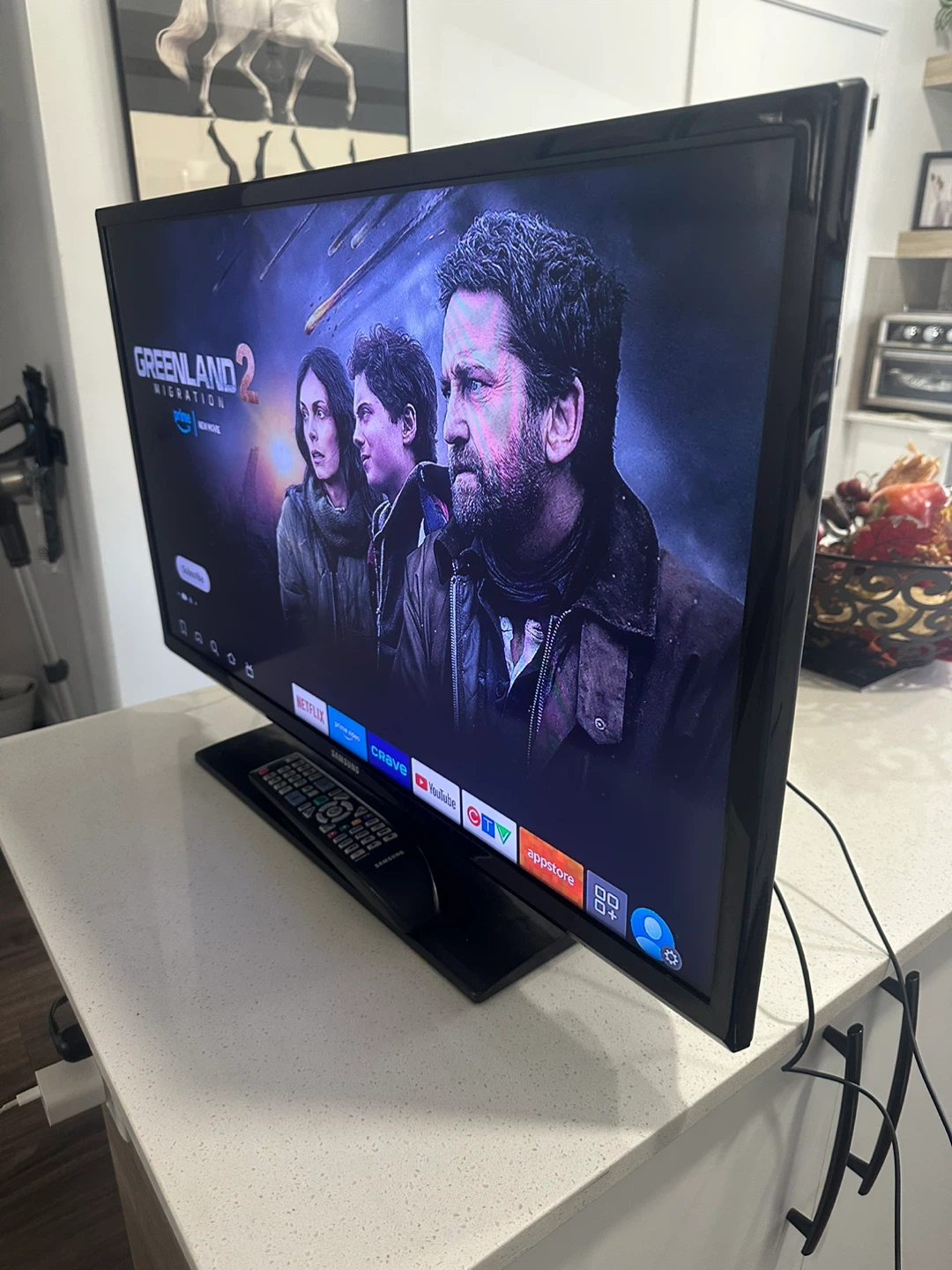 32” Samsung TV | Non smart | Excellent Condition - photo 4