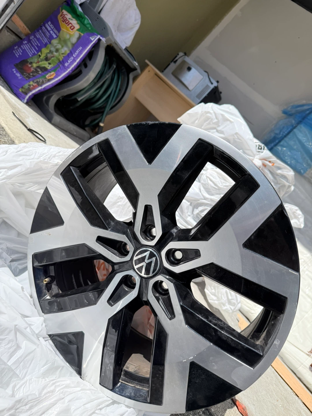 Volkswagen Alloy Wheel - photo 3