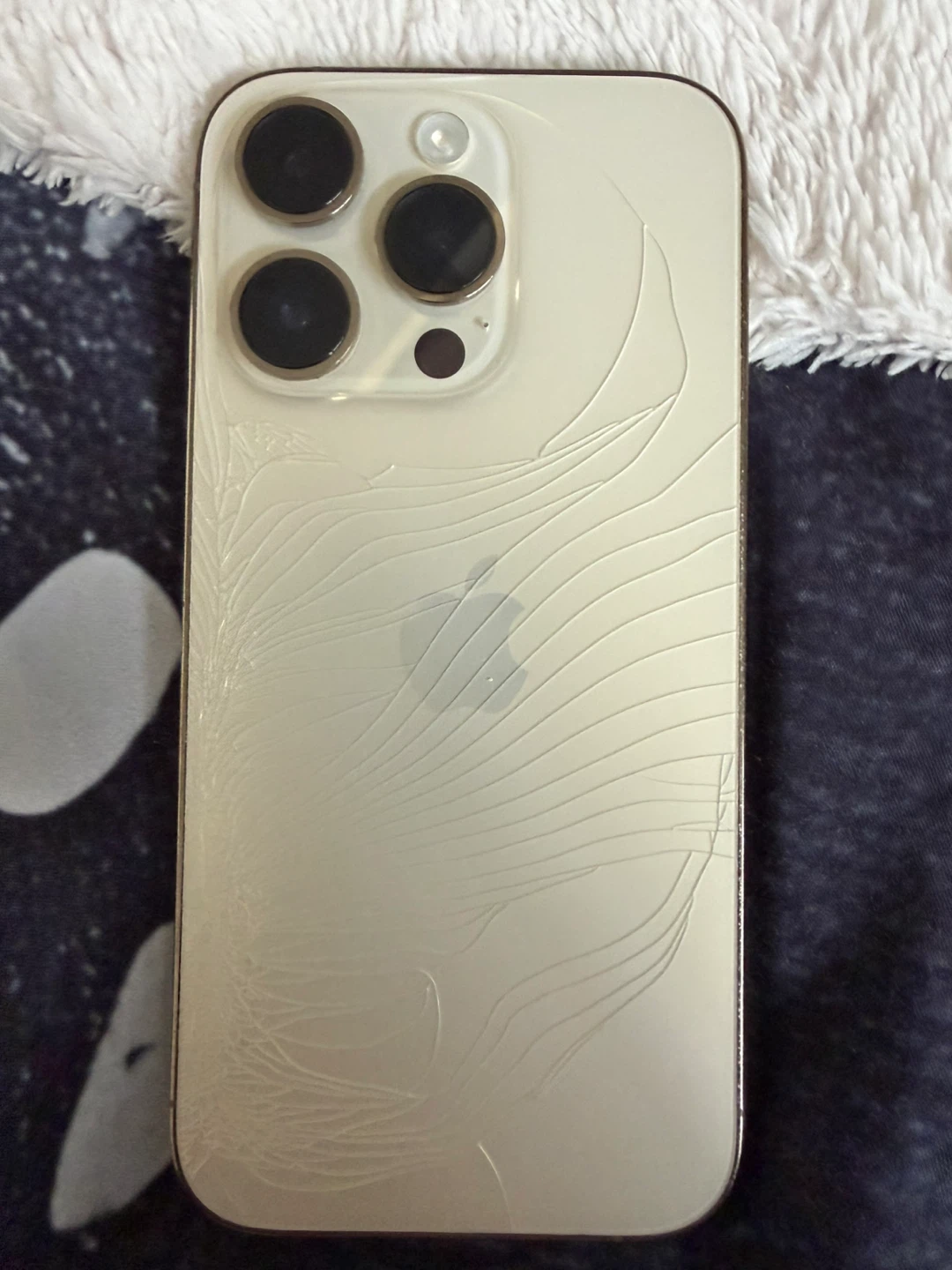 iPhone 14 Pro Gold - photo 2
