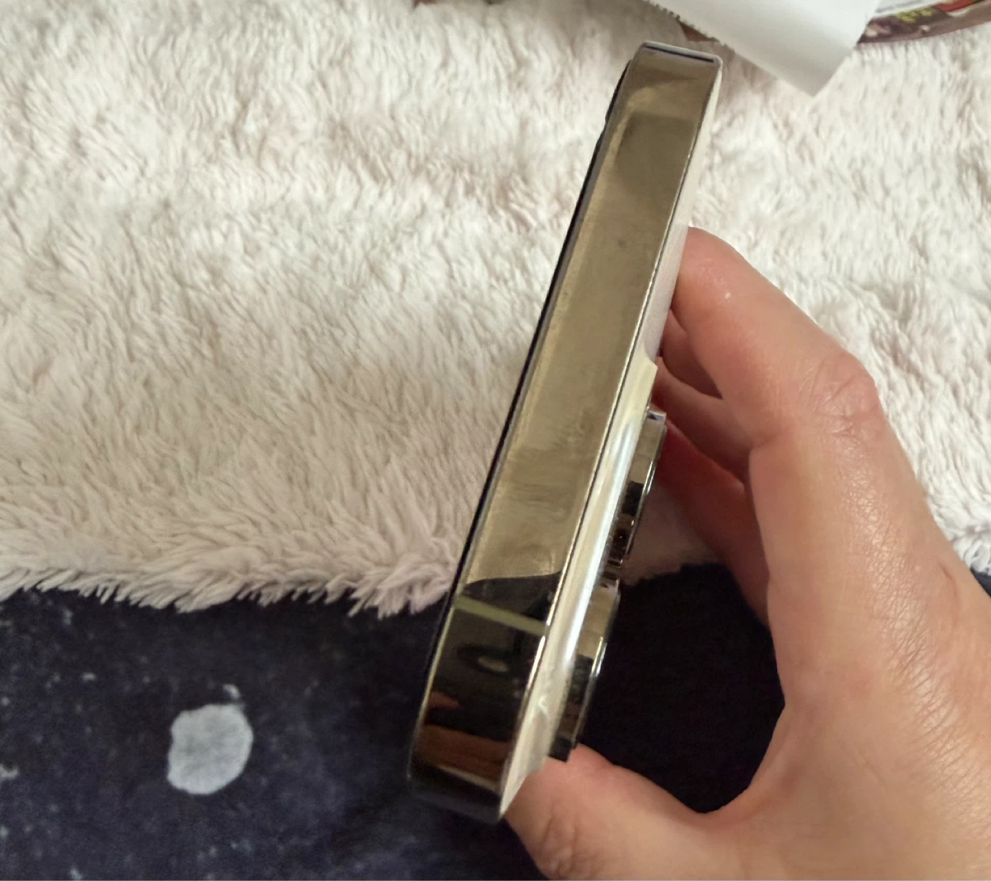 iPhone 14 Pro Gold - photo 3