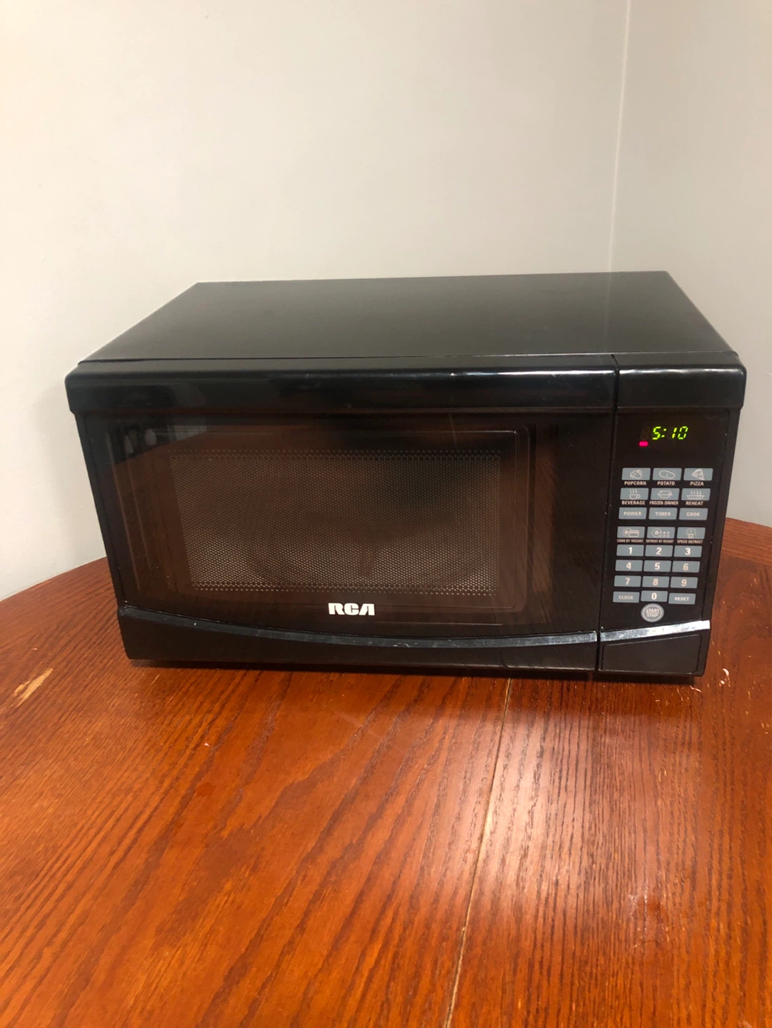 RCA Black Microwave Oven