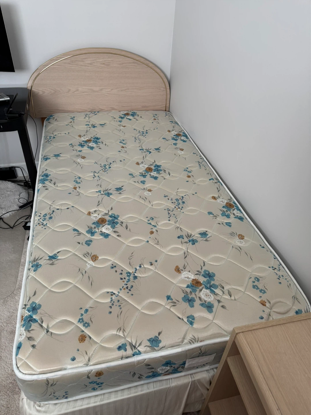 Single Bed w/Box Spring and Side Tables - photo 3