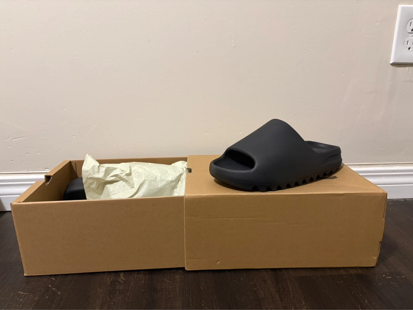 Yeezy Slides (Onyx)