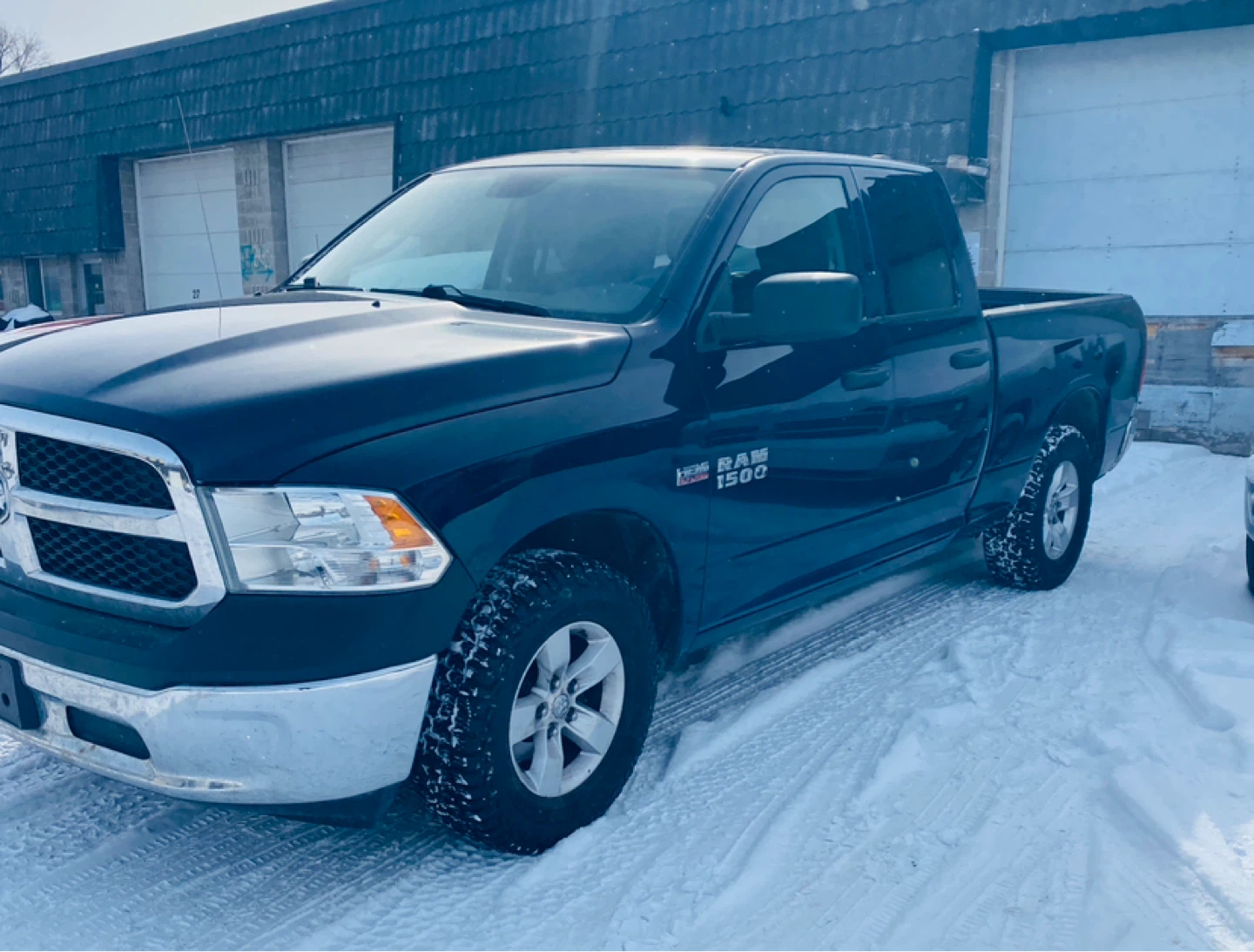 2014 Dodge Ram 1500 5.7L HEMI 4X4 - photo 2