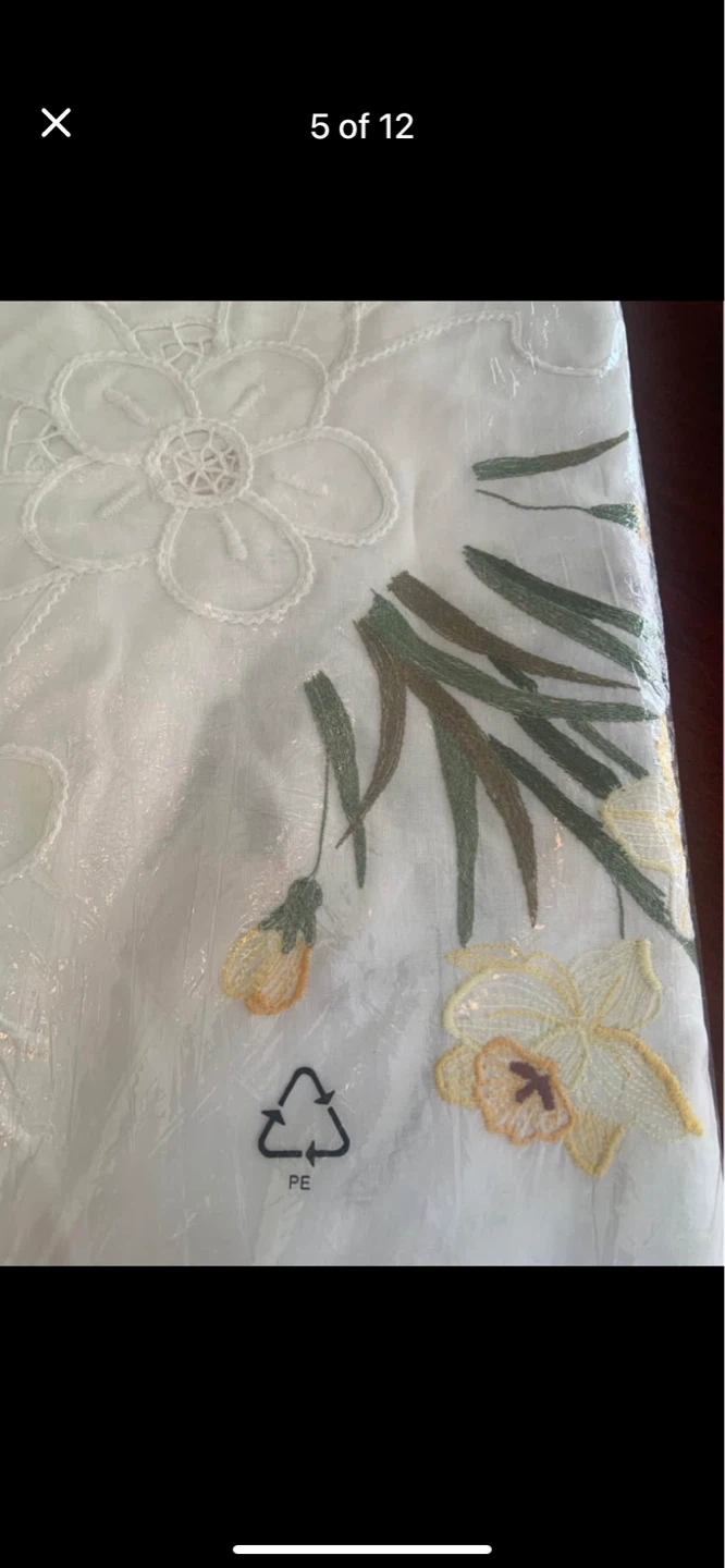 Embroidered Tablecloth with Daffodils and Floral Designs - photo 5