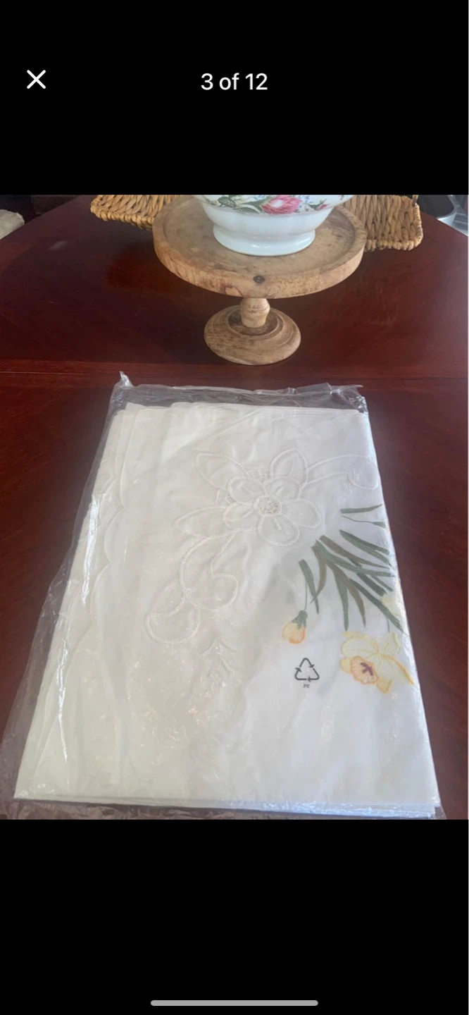 Embroidered Tablecloth with Daffodils and Floral Designs - photo 3