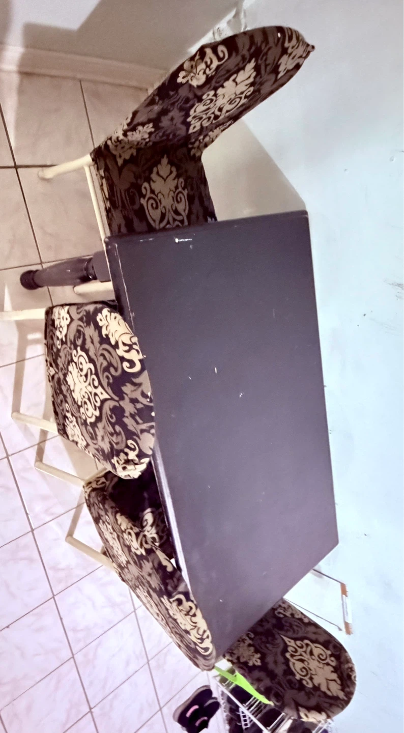 Dining Table with 4 chairs