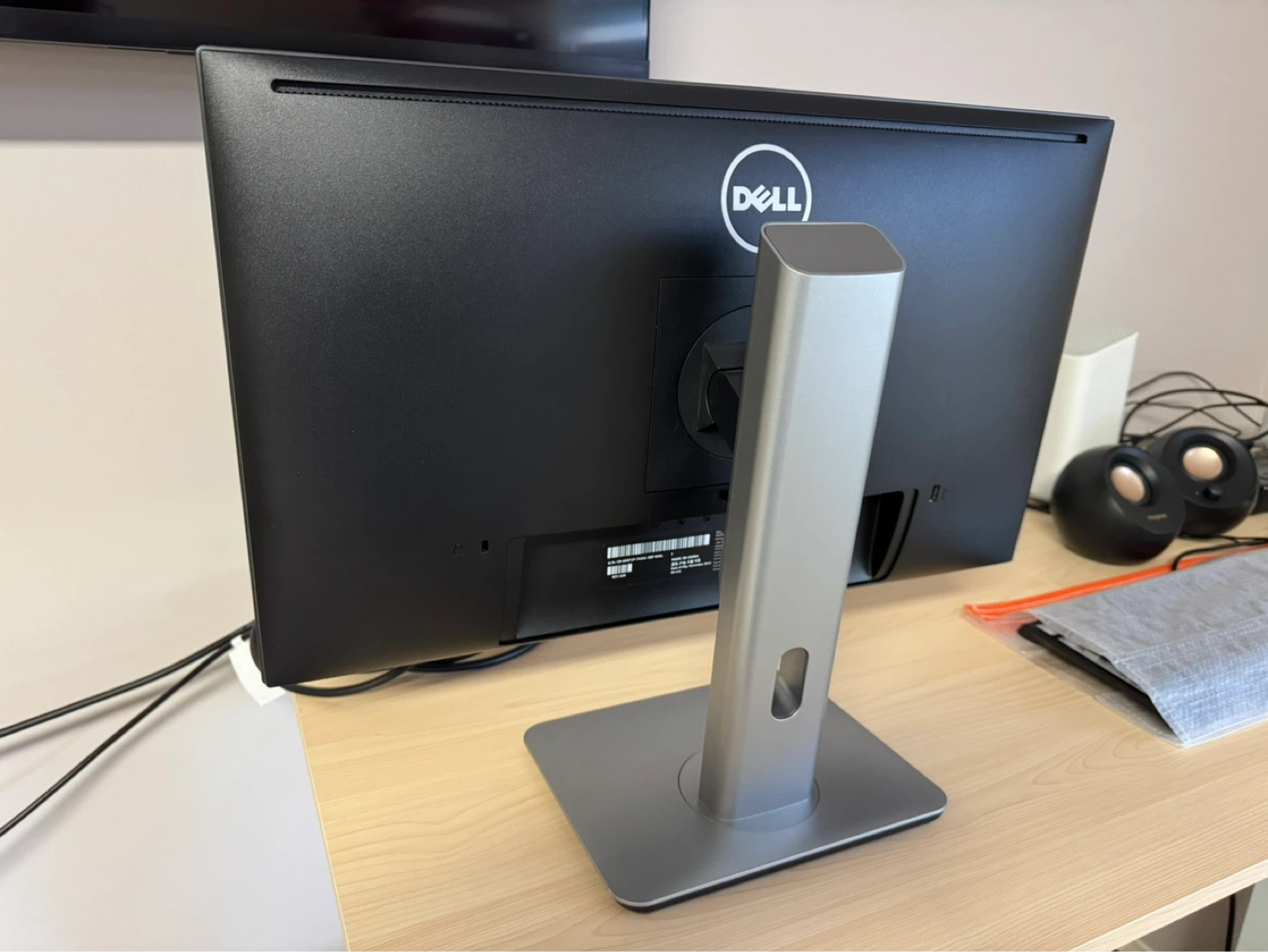 Dell UltraSharp 24” Monitor - photo 2