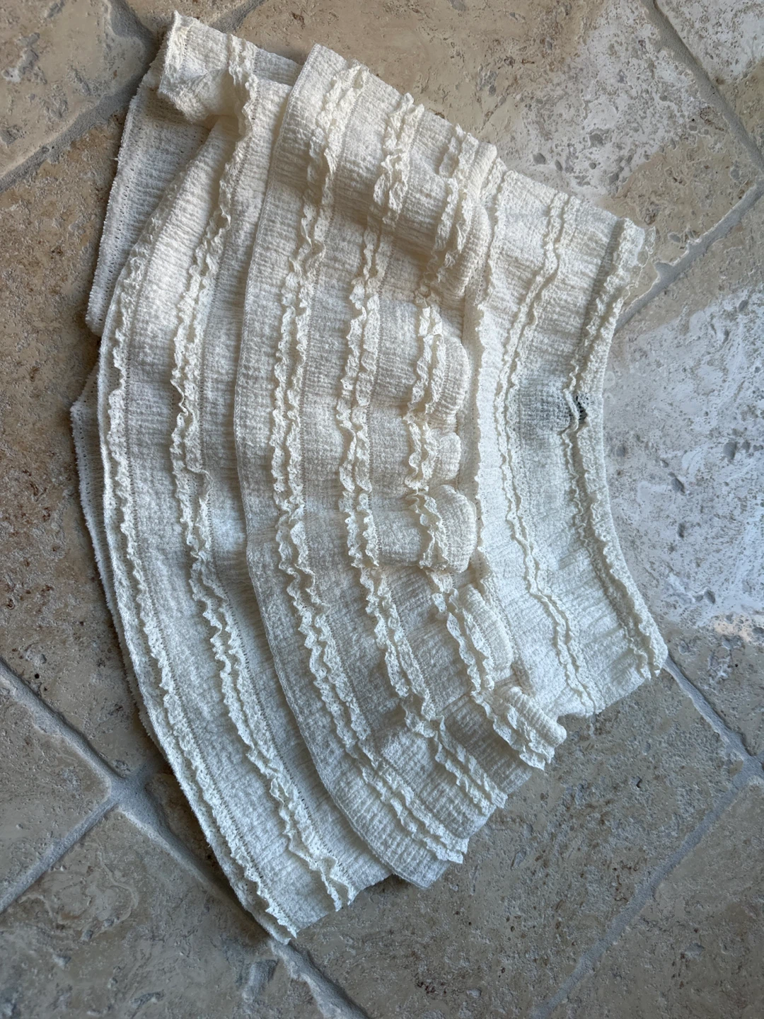 SHEIN Cream Textured Ruffle Shorts Size S - photo 3
