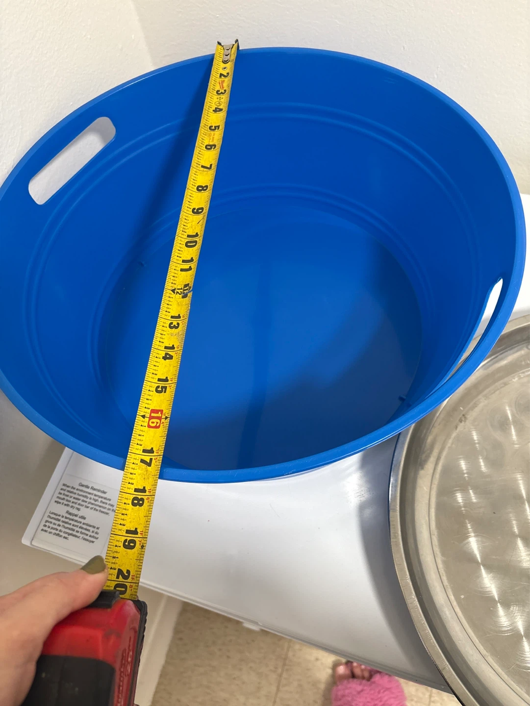 Blue plastic tub and large metal tray - photo 3