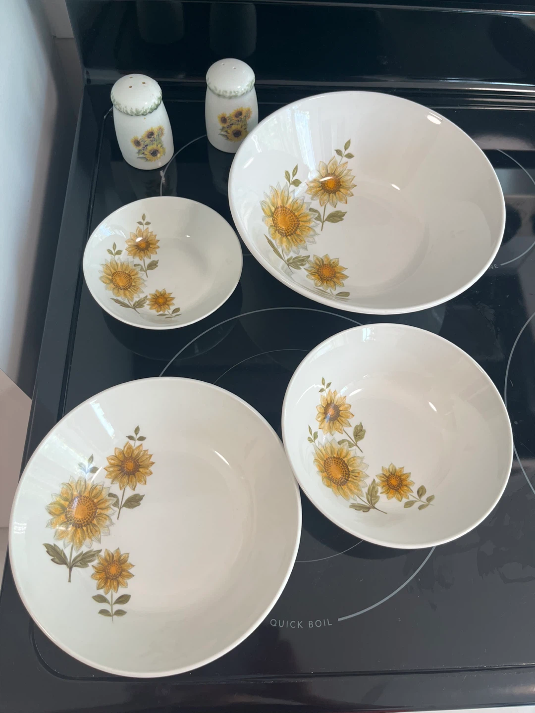 Sunflower Pattern Dinnerware Set - photo 3