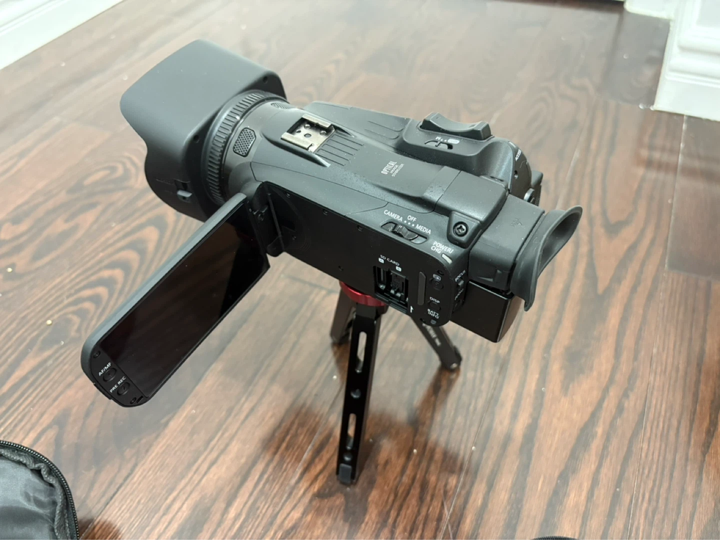 Canon VIXIA HF G70 4K Camcorder - photo 3