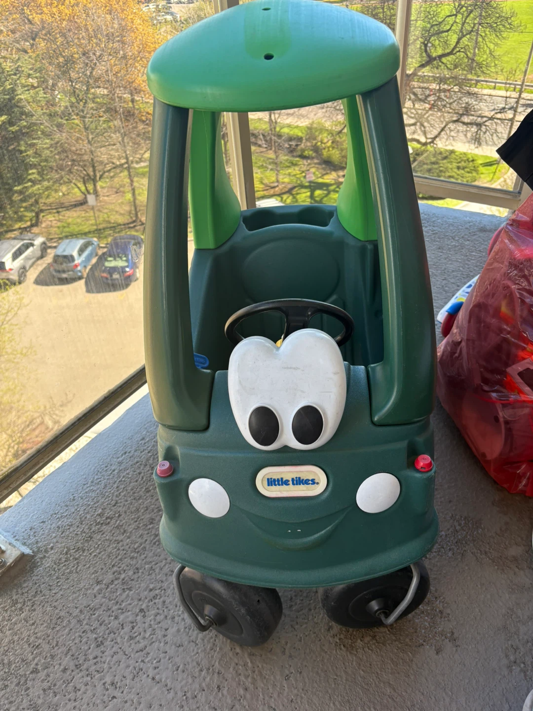 Little Tikes Cozy Coupe Ride-On Toy