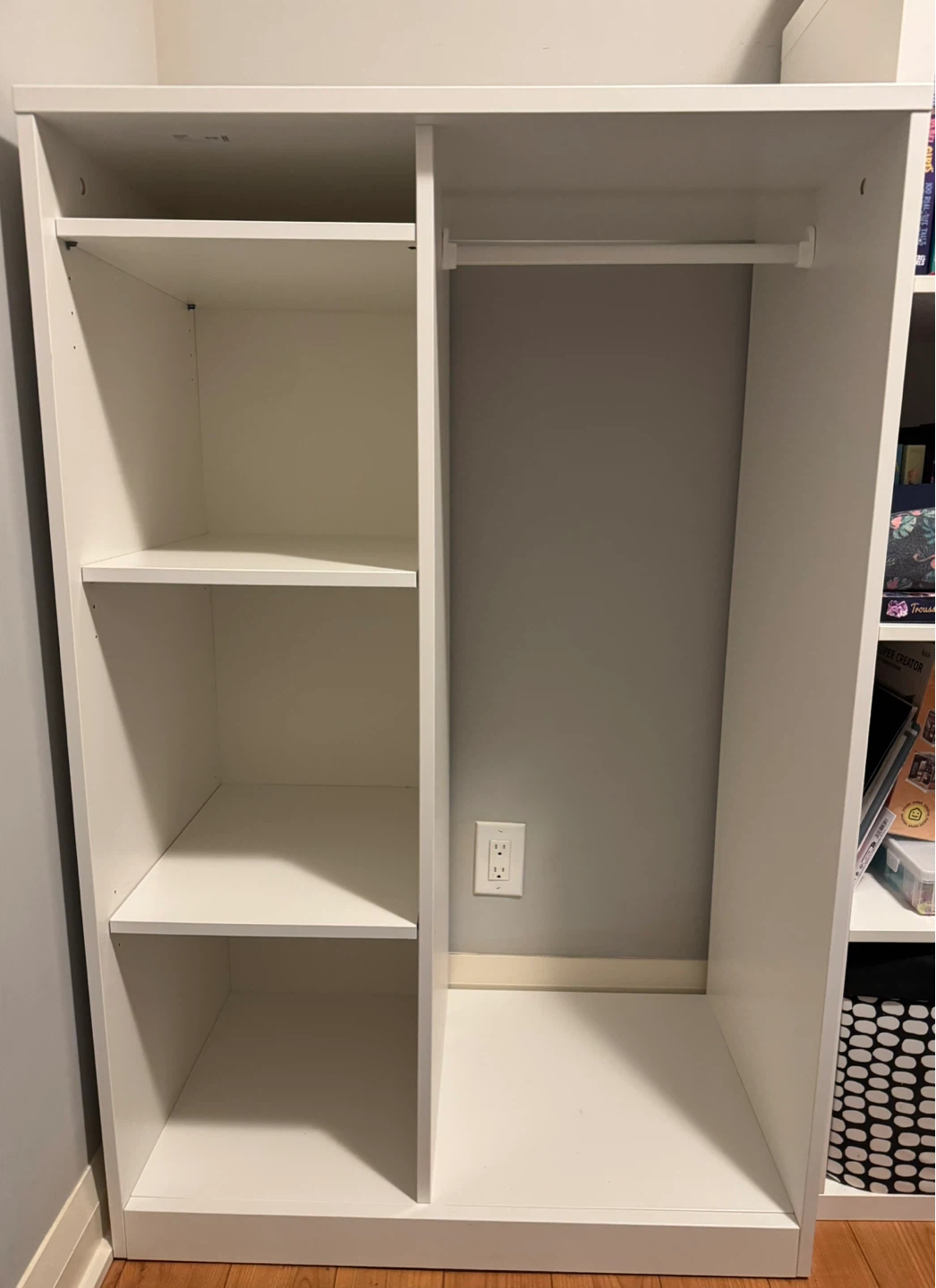 Syvde Open Wardrobe