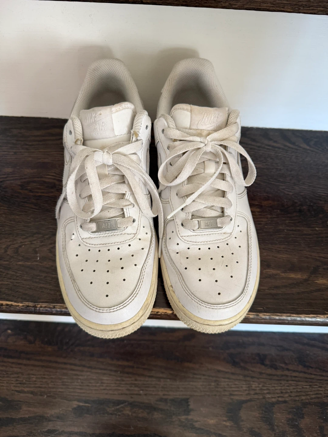 🌱 Nike Air Force 1 Sneakers Size 8-Reduced!