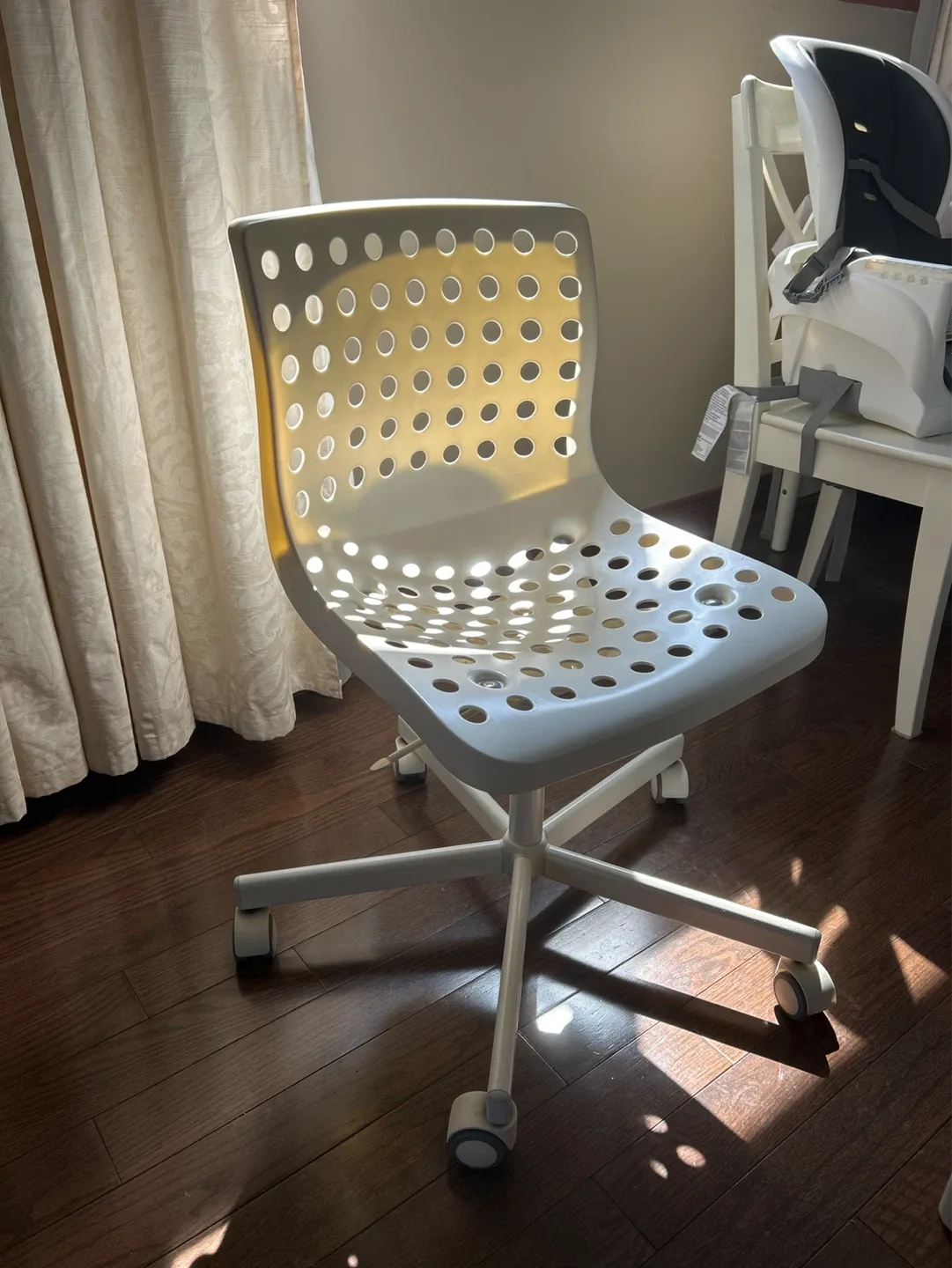 IKEA White Office Wheelie Chair