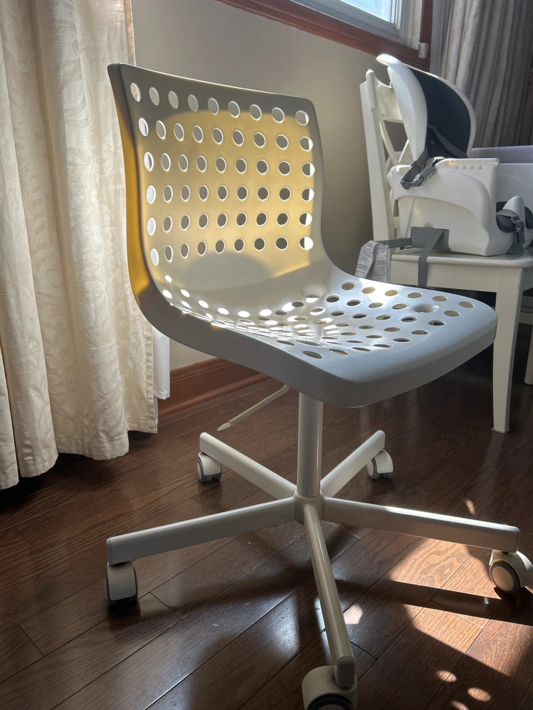 IKEA White Office Wheelie Chair - photo 3