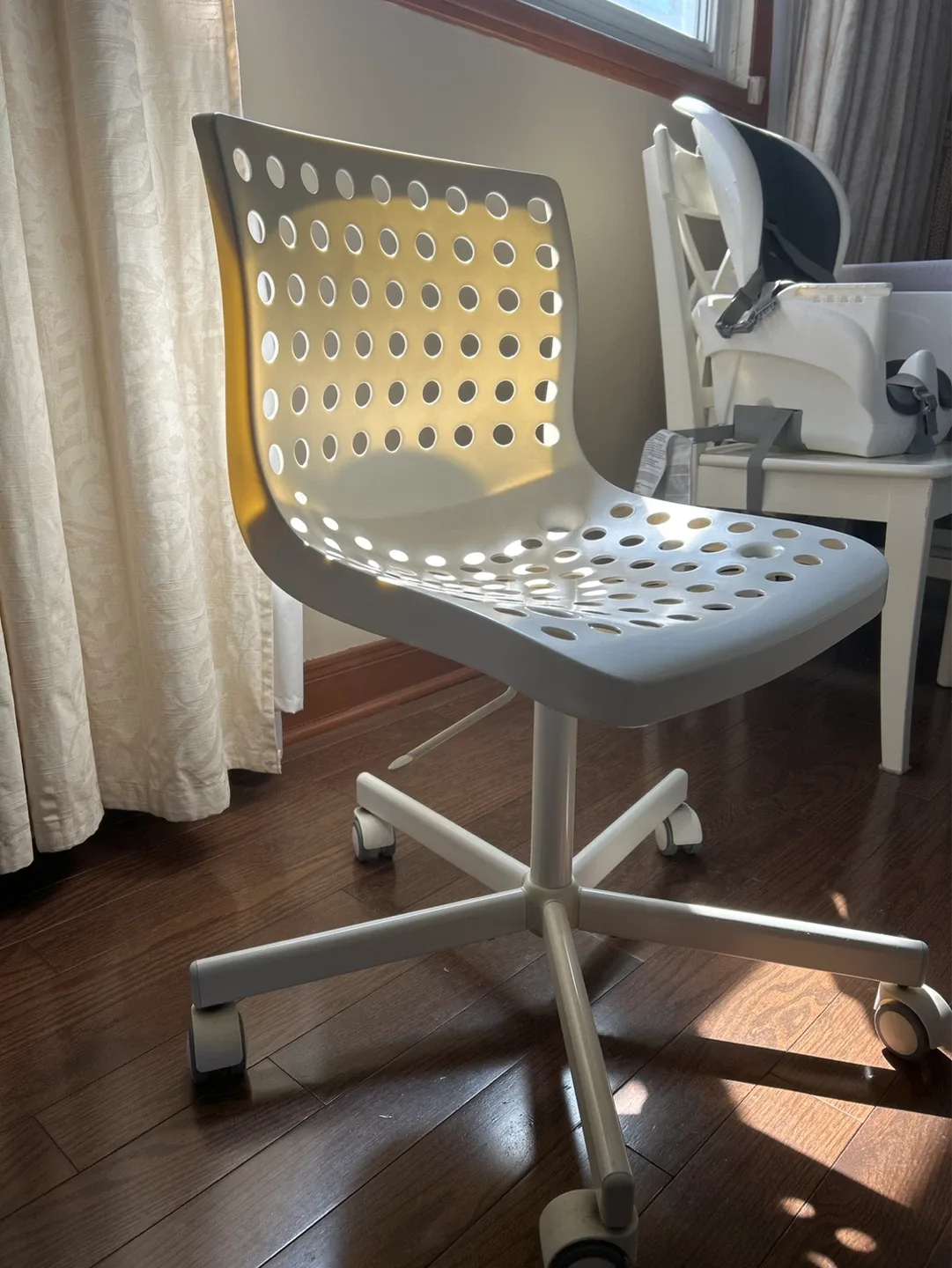IKEA White Office Wheelie Chair - photo 3