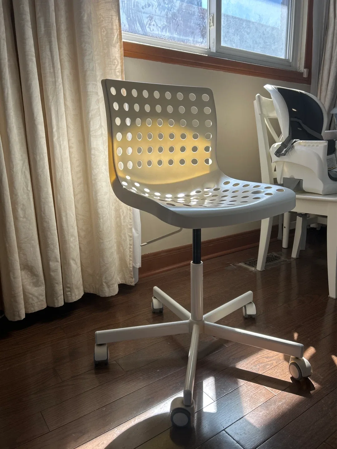IKEA White Office Wheelie Chair - photo 4