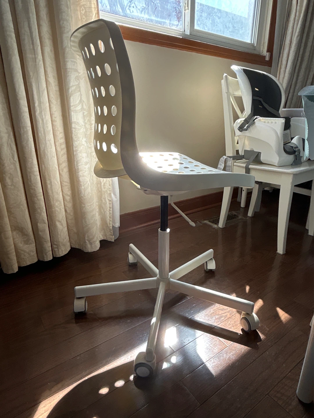 IKEA White Office Wheelie Chair - photo 2