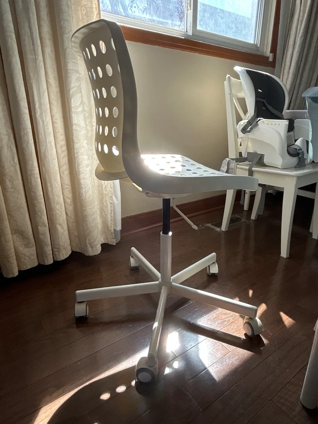 IKEA White Office Wheelie Chair - photo 2