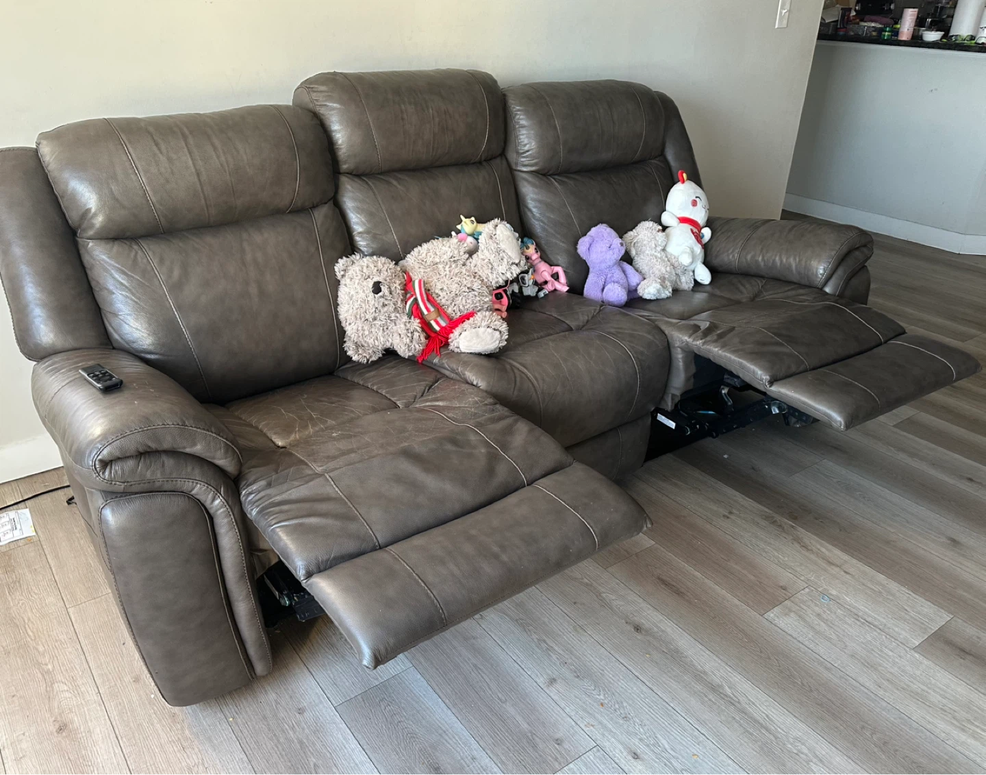 Leons Recliner Sofa - photo 2