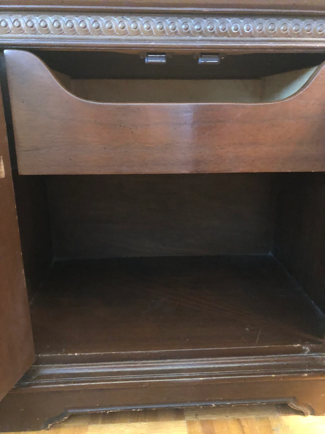 2 matching night stands - photo 2