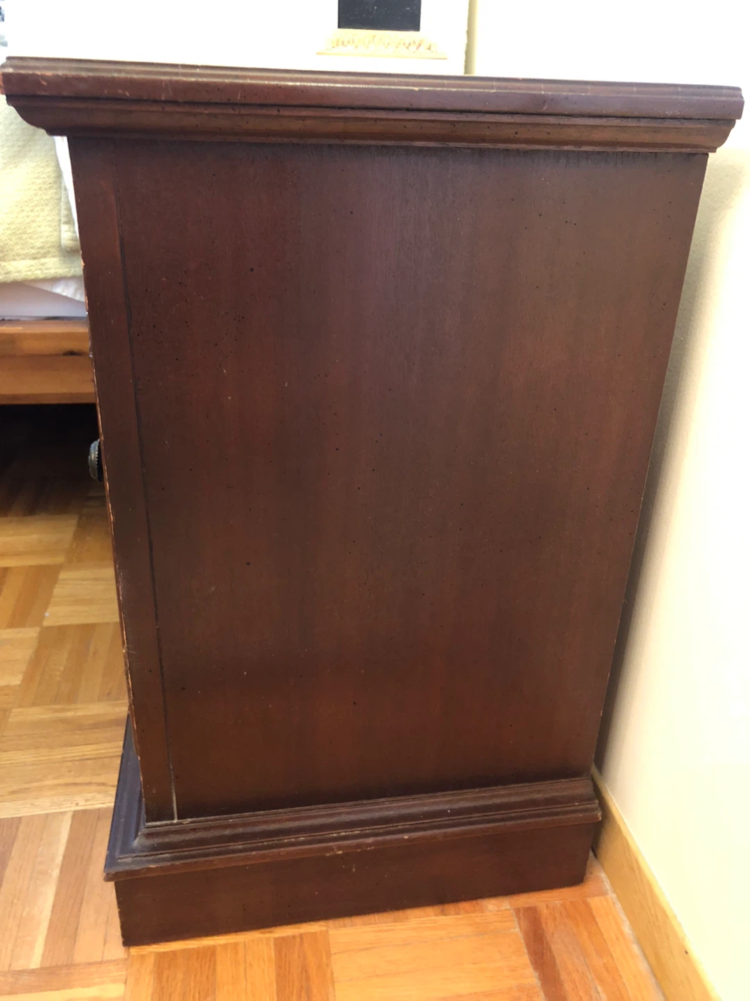 2 matching night stands - photo 3