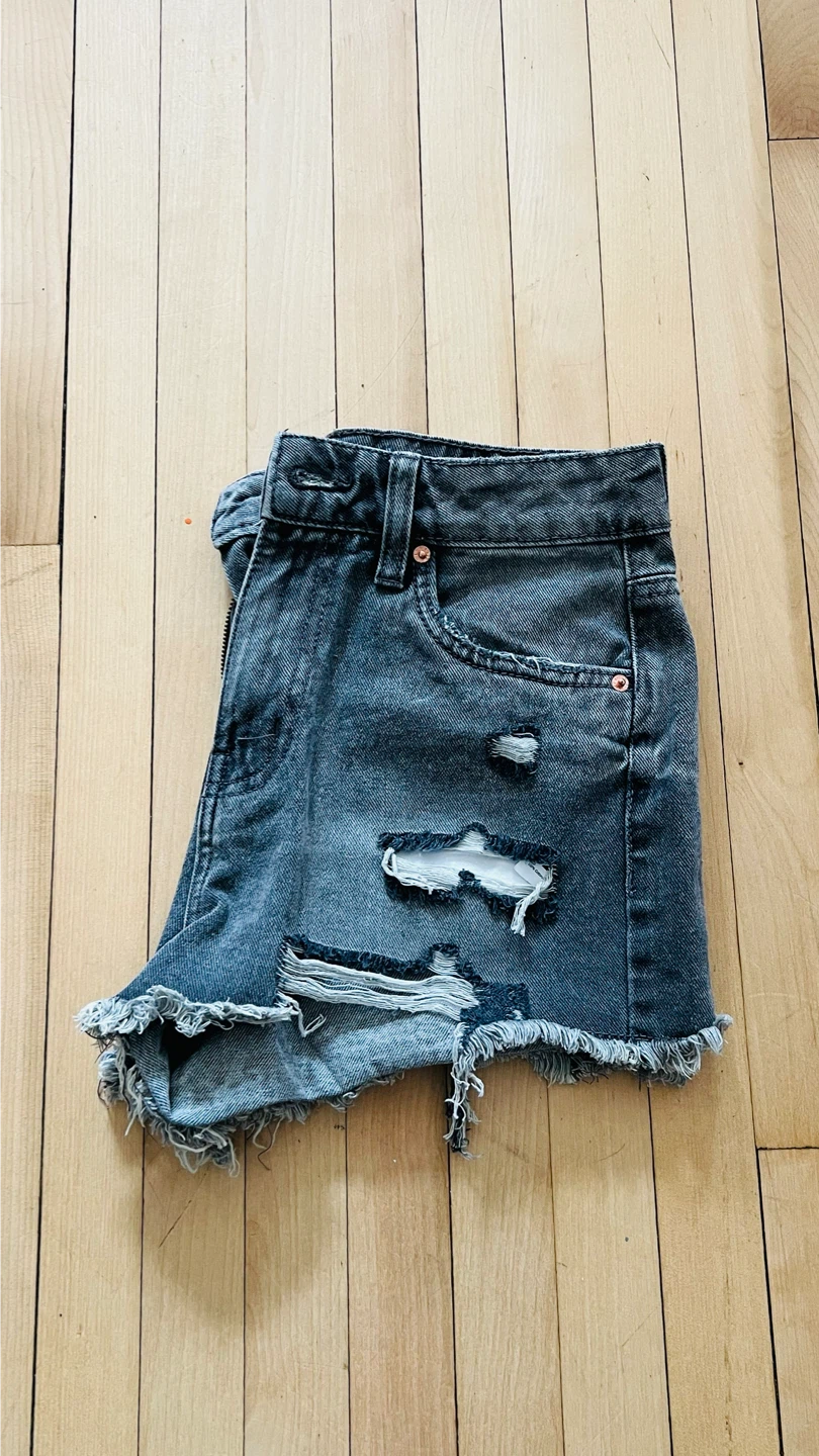 Shorts en denim déchirés Chelsea - Gris délavé - photo 2