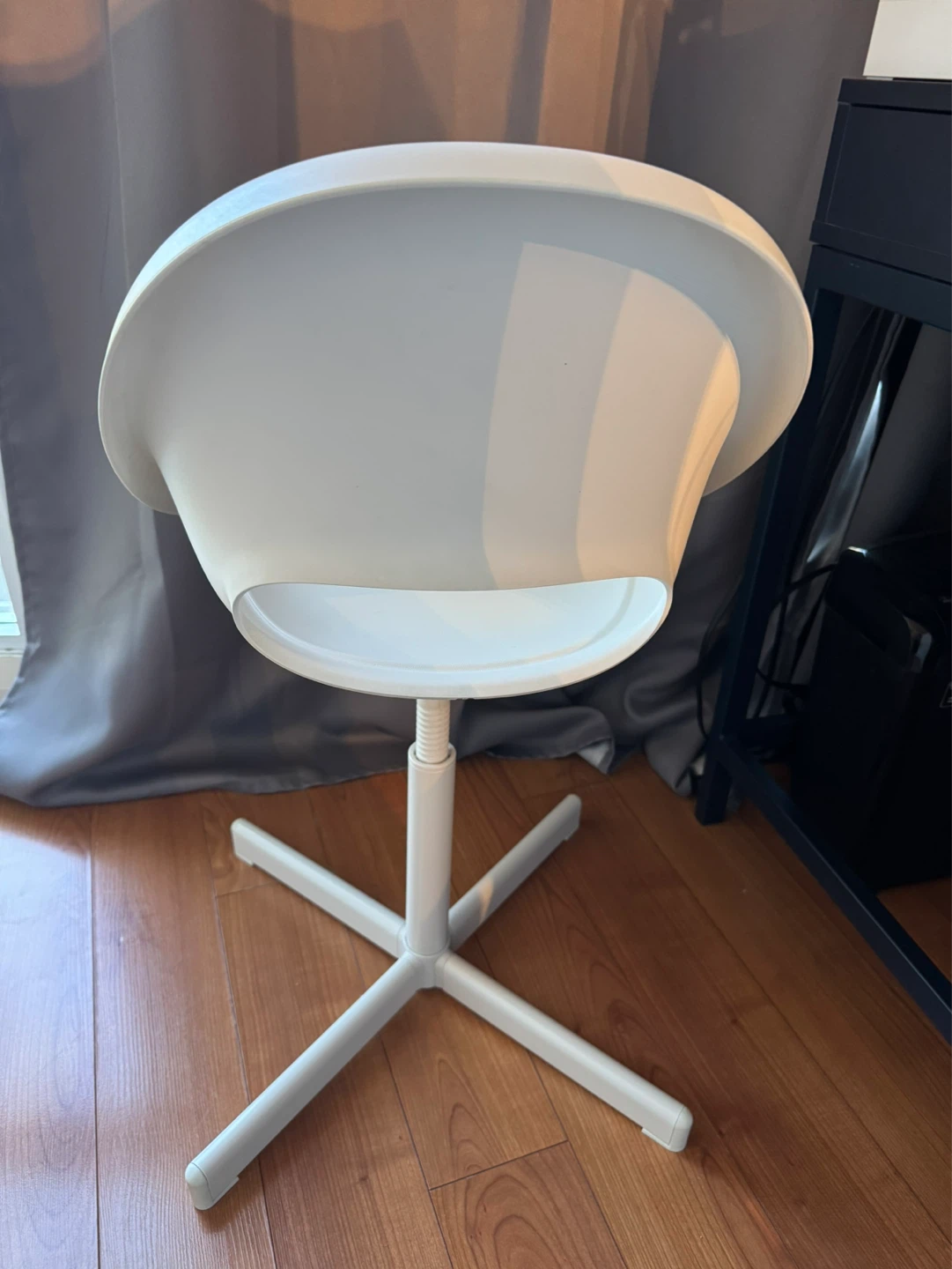 Child’s desk chair - photo 2