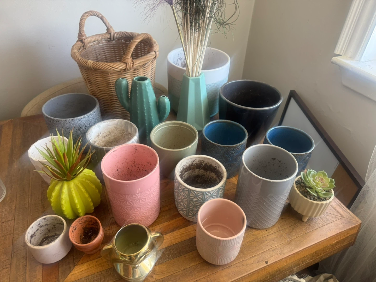 Assorted Ceramic and Terracotta vases - photo 2