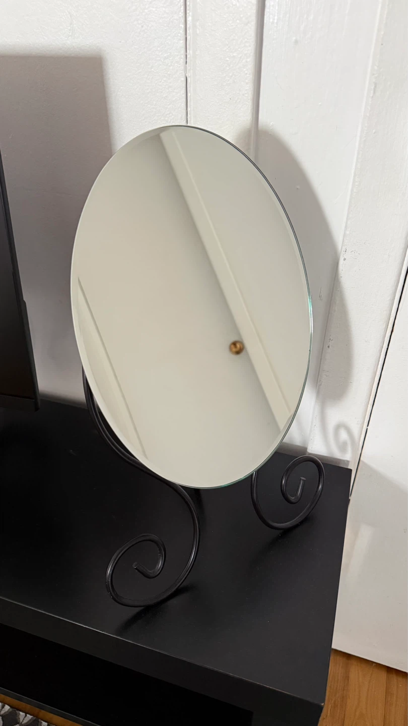 Miroir décoratif ovale sur pied