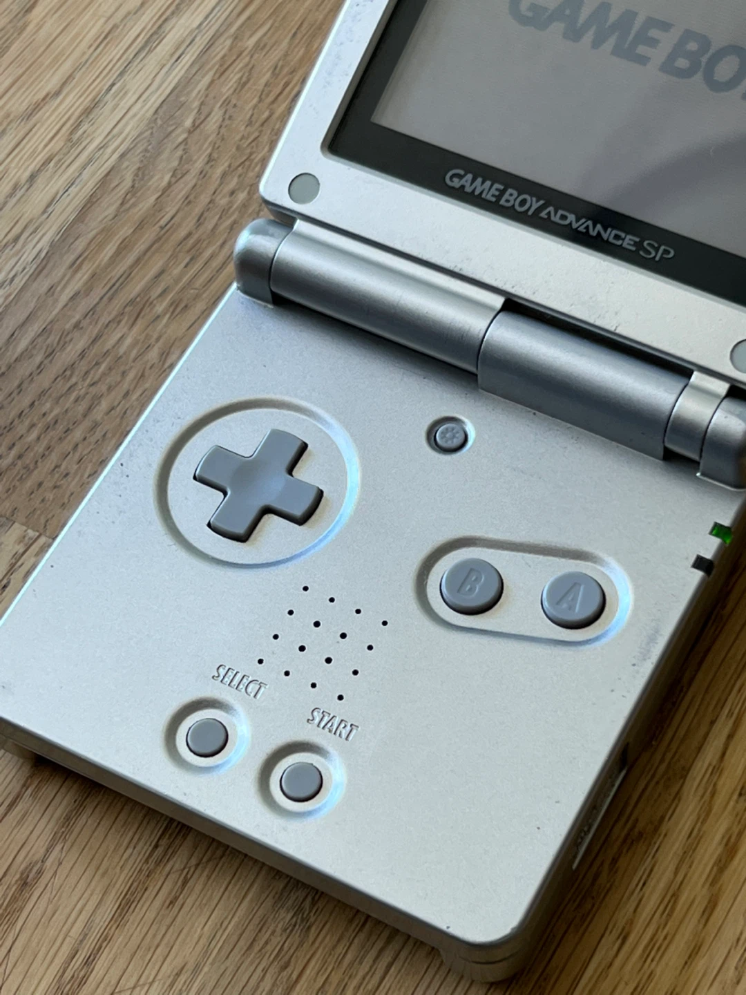 Platinum Game Boy Advance SP - photo 2