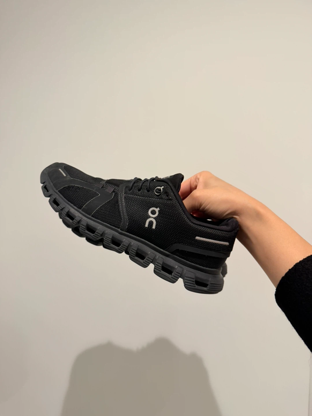 ON Cloud Running Shoes - Black