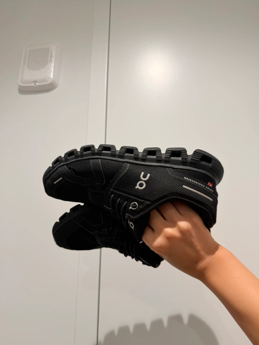 ON Cloud Running Shoes - Black - photo 2