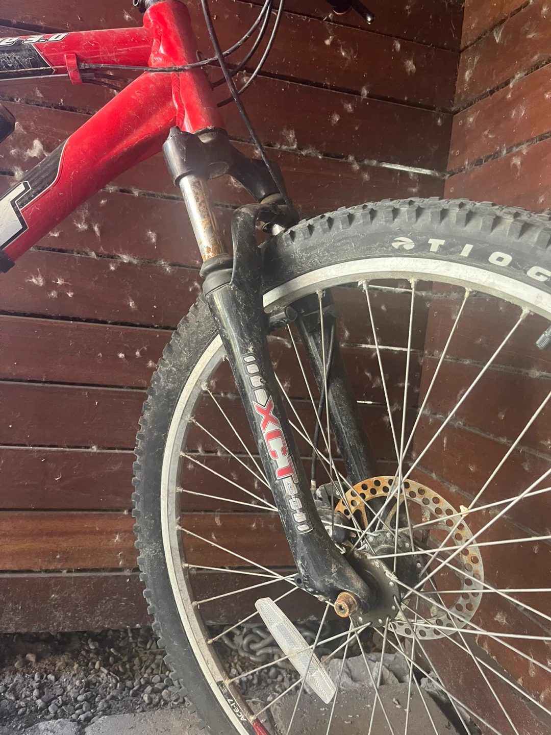 GT Avalanche Red Mountain Bike - photo 4