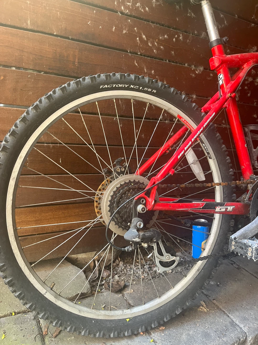 GT Avalanche Red Mountain Bike - photo 2