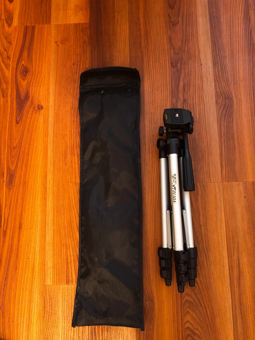 VT V1 3110A Tripod with Bag