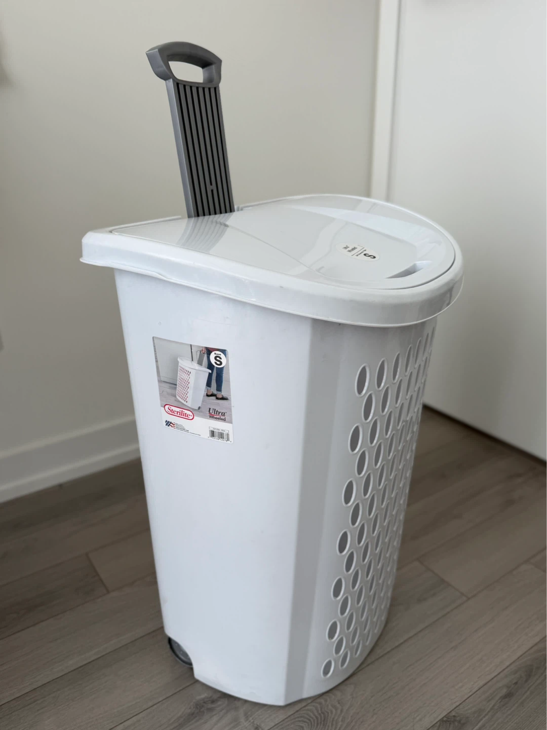 Sterilite Ultra Wheeled Laundry Basket S Size White