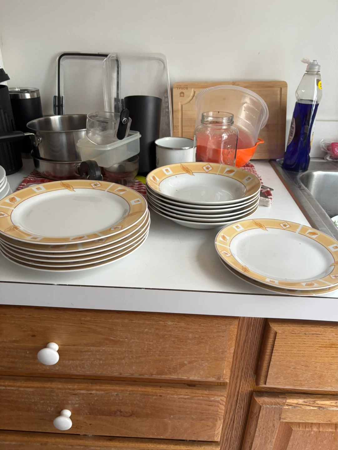 Set of 24+ White Plates and Yellow Patterned Plates - photo 2