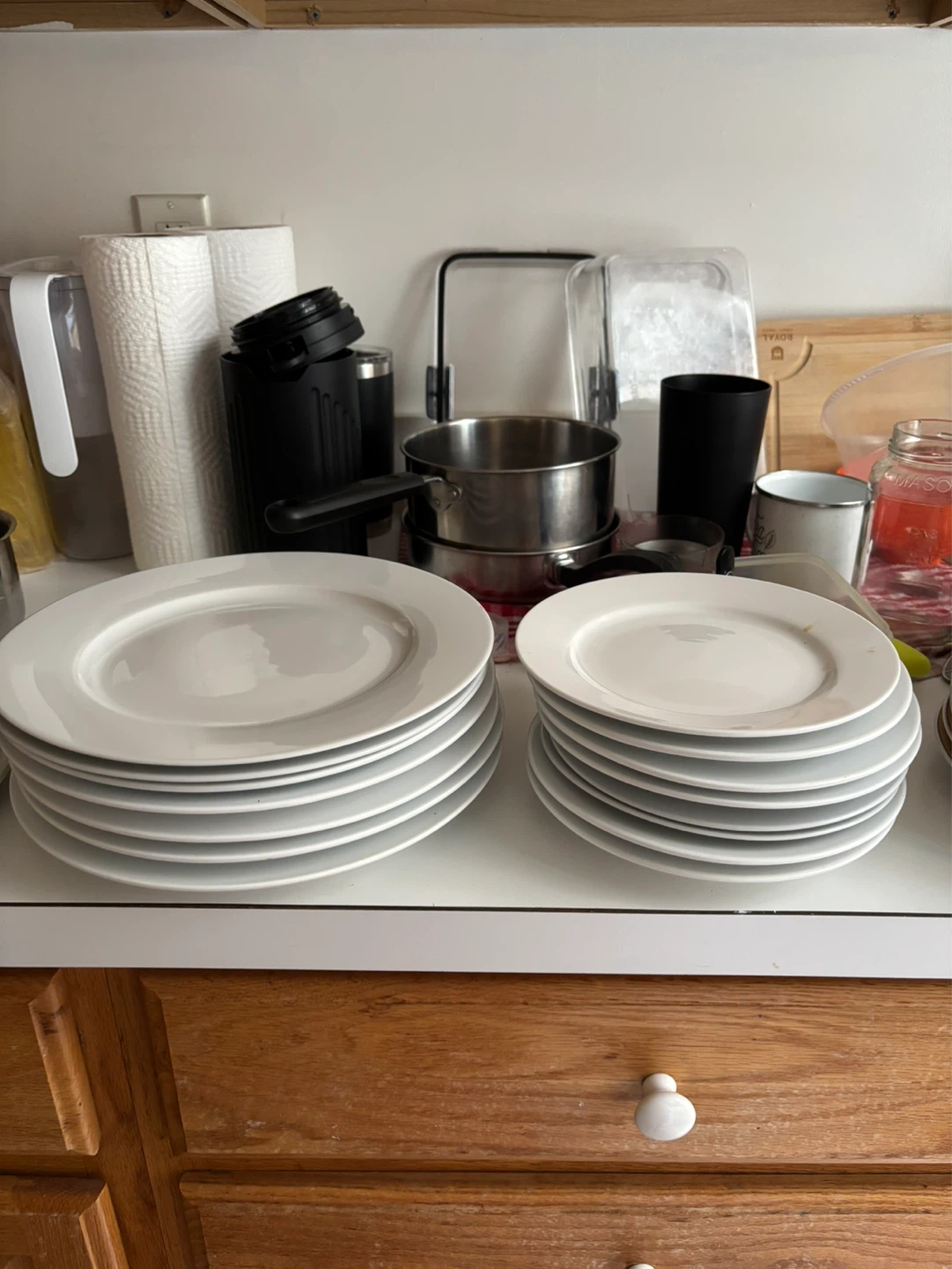 Set of 24+ White Plates and Yellow Patterned Plates - photo 3