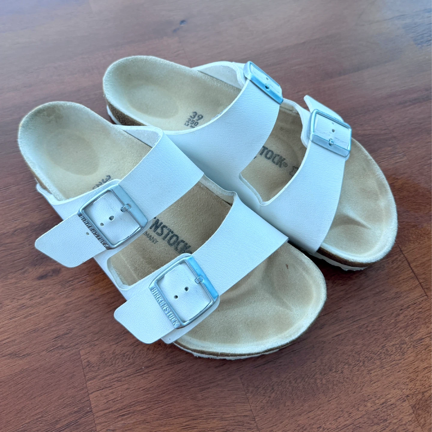 Birkenstock White Arizona Sandals Size 39 - photo 3