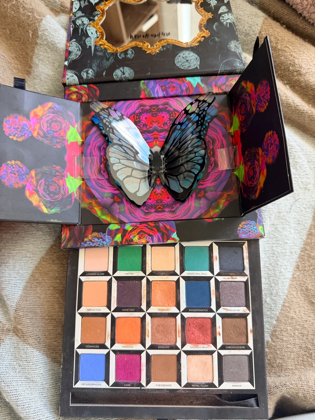 Disney Alice Through the Looking Glass Eyeshadow Palette - photo 3