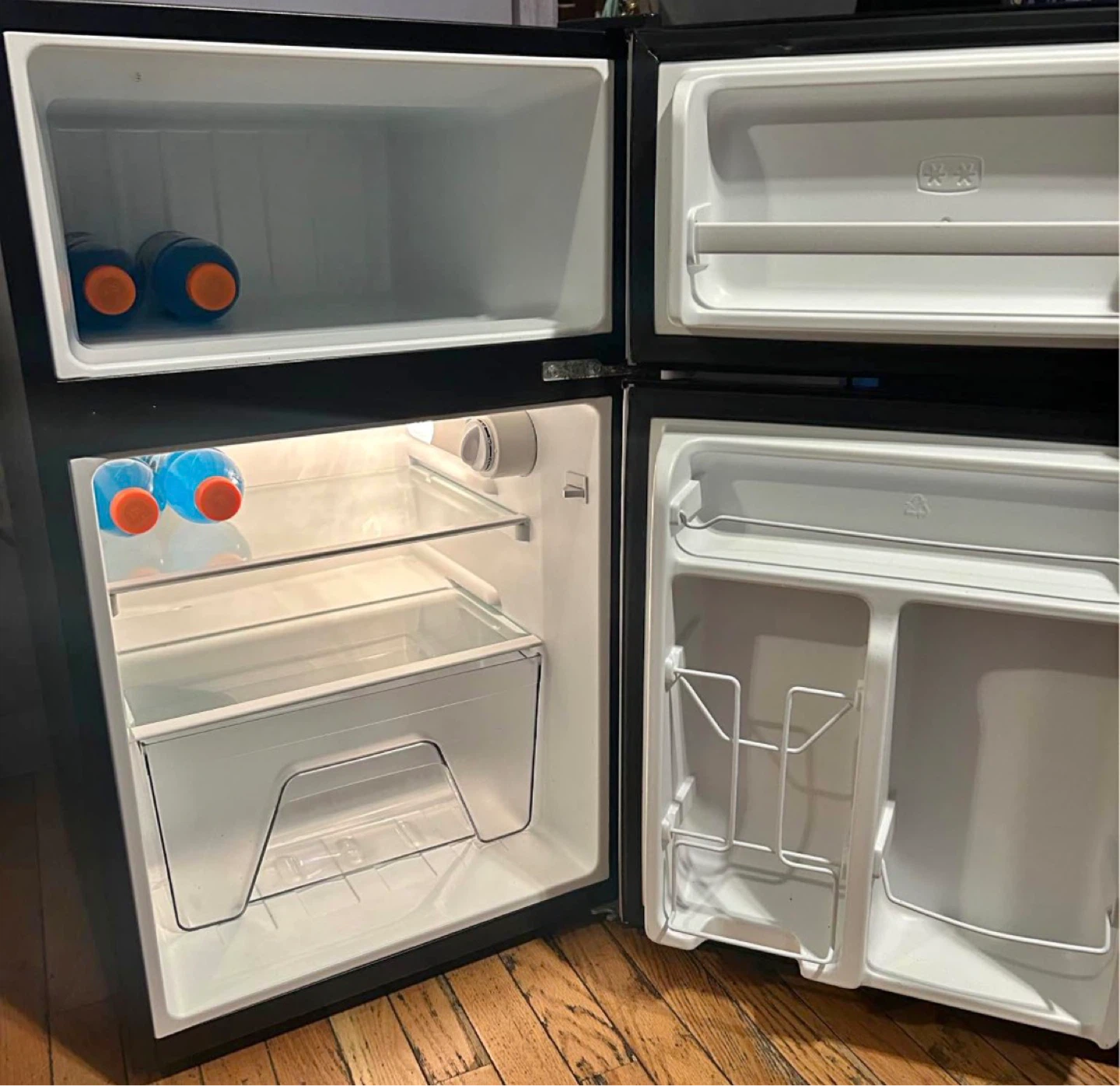 Whirlpool Mini Fridge - photo 4