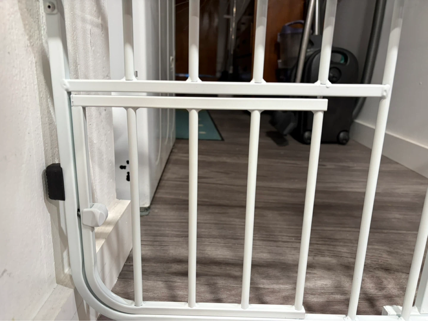 White Metal Safety Gate for kids or pets - photo 4
