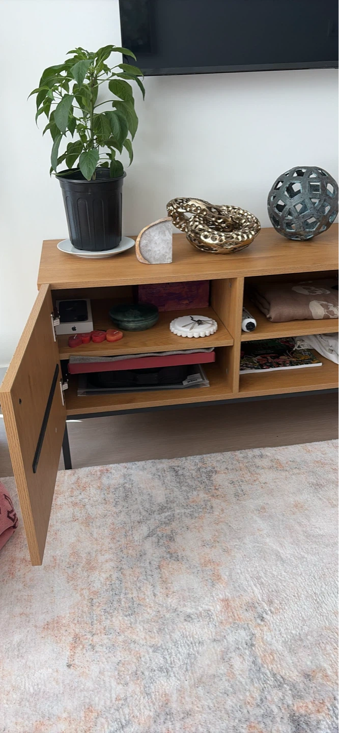 Oak Media Console with Slatted Doors - photo 4