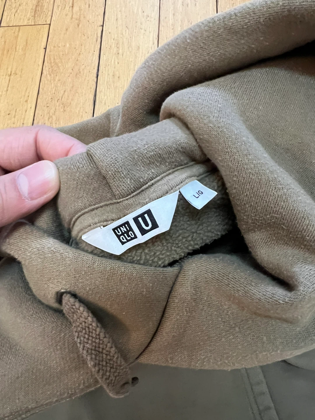 Uniqlo hoodie - size large - photo 4