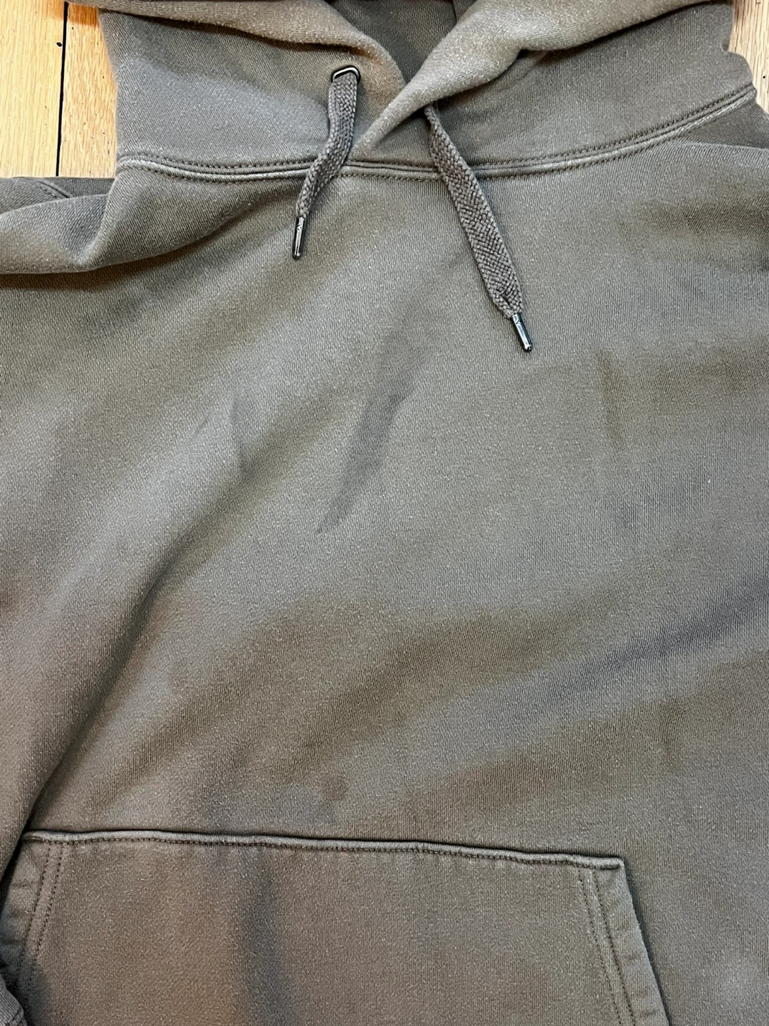 Uniqlo hoodie - size large - photo 2