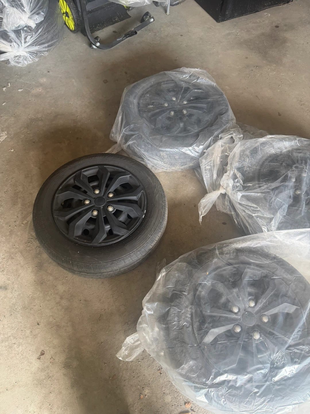 Set of 4 Black Alloy Wheels and tire - photo 3